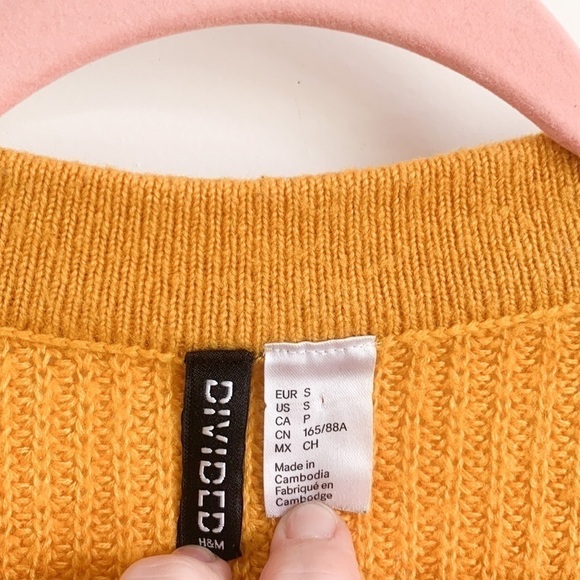 H&M DIVIDED Marigold Yellow Cropped Pullover V Neck Sweater small - Picture 4 of 7